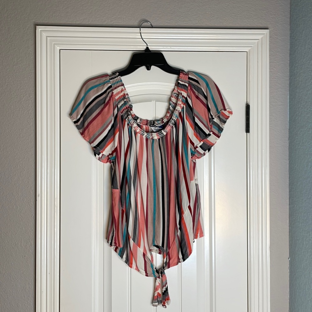 Off the shoulder stripped top with knotted bottom. Slightly cropped.